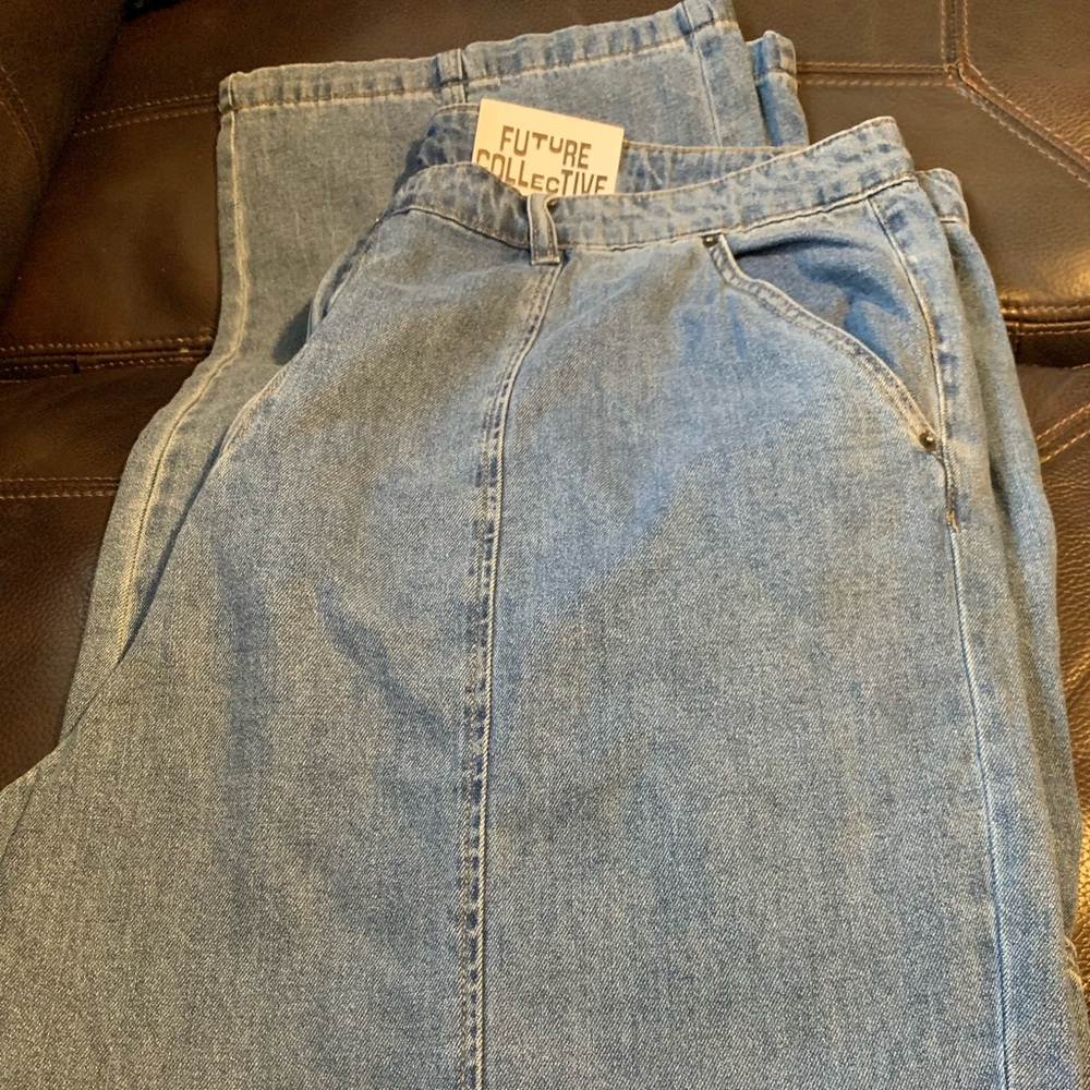 High-Rise Cargo Wide Leg Jeans - Picture 4 of 6